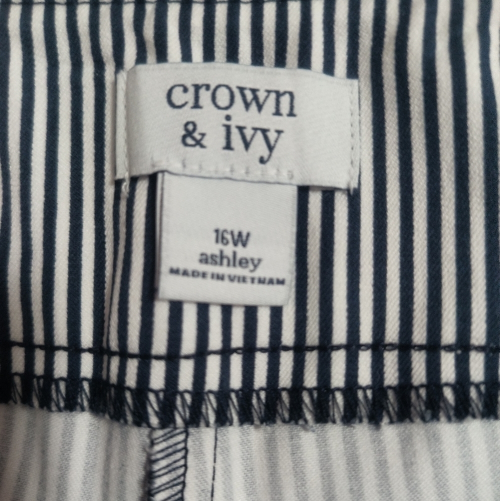New Striped Blue-White Shorts / Size 16 - Picture 4 of 8